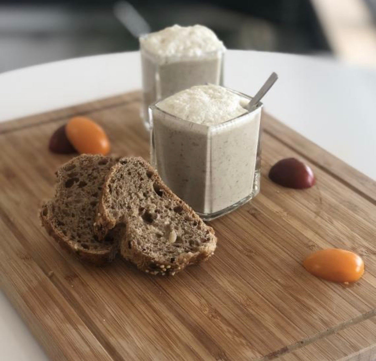 VELOUTÉ DE CHAMPIGNONS AU JUS DE TRUFFES NOIRES